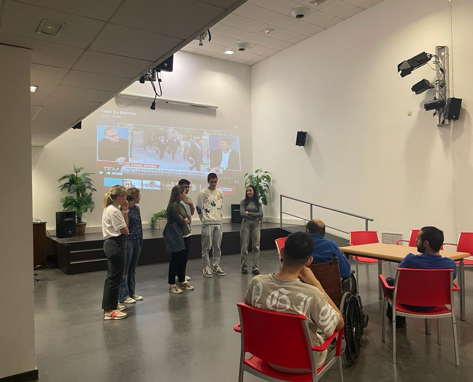 ApS Enfermedades y Cine UCM tweet media