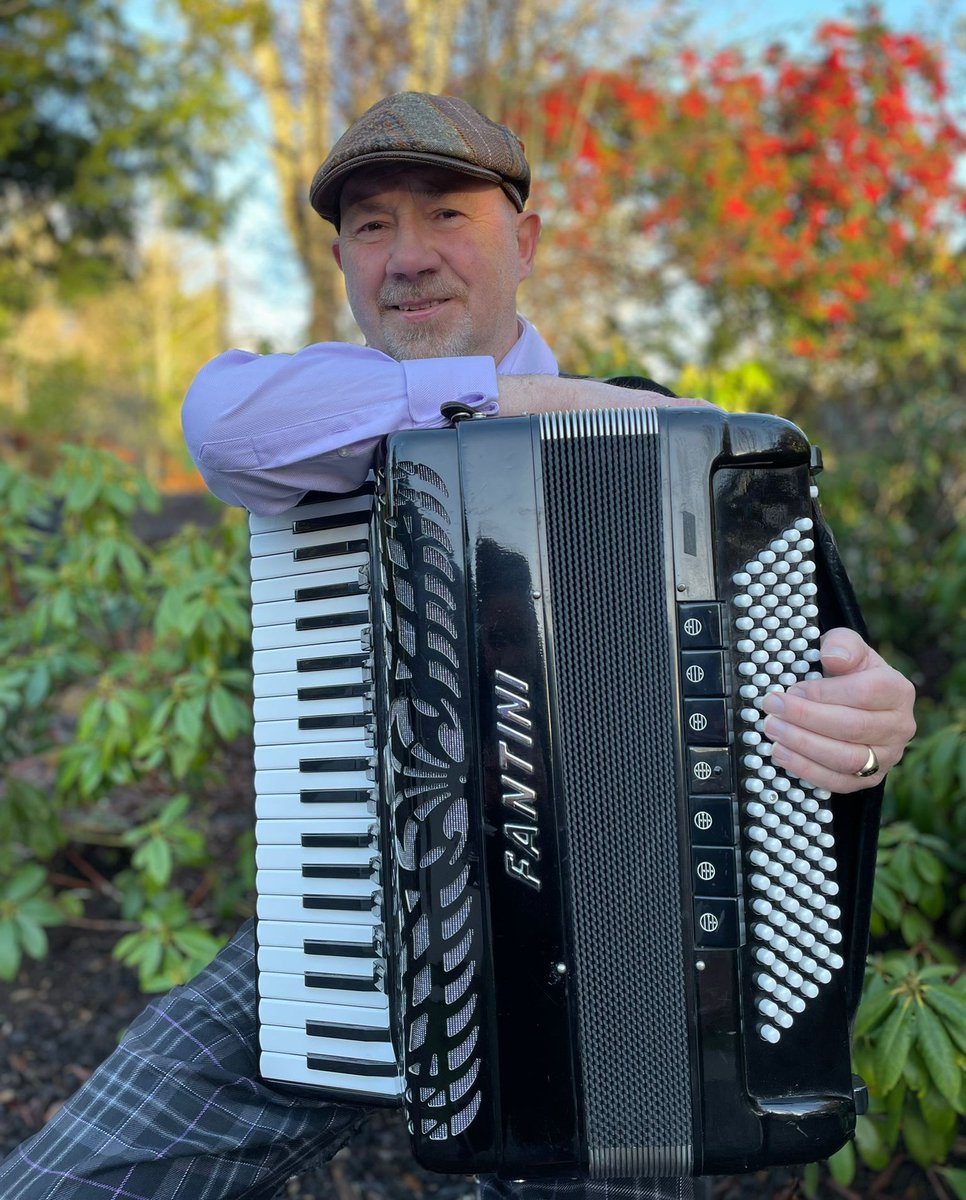 🪗 Live music on your NC500 road trip! 🪗

This Friday 26th April, Royal Golf Hotel Dornoch will be welcoming everyone in their Bar Lounge for a free night of music with Scottish performer Eric The Accordionist
Time: 7pm-9pm
