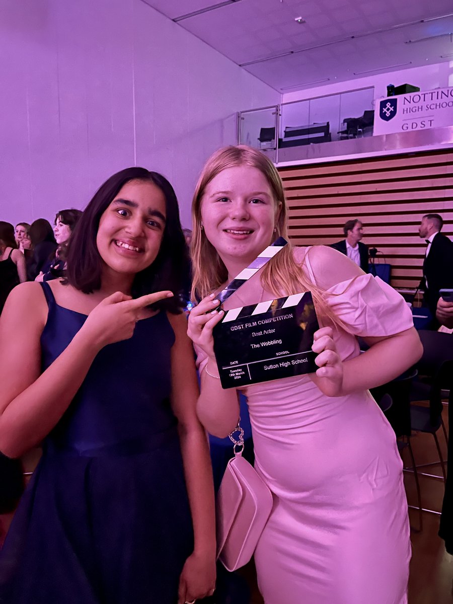 5 Sutton High students and their parents attended the GDST Film Festival at Notting Hill and Ealing. Alice B in Year 7 won Best Actor in the Years 7-9 category. The other students involved were Rosanna N, Bhoomika M, Olivia C, all in Year 7 and Ava D in Year 9. 📽️💜