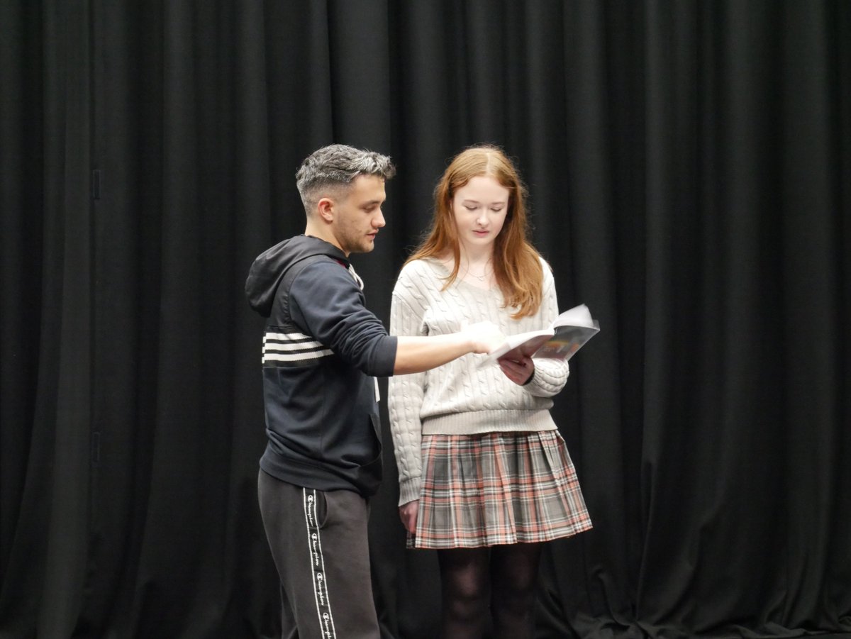 It was amazing to work with professional performer, Felipe Pacheco, in our recent ACT Club at King's. Felipe shared his experiences of working in theatre and TV, focusing on collaboration with other design creatives from a performer's perspective. #Drama @KHSWarwick @lil_Pacho