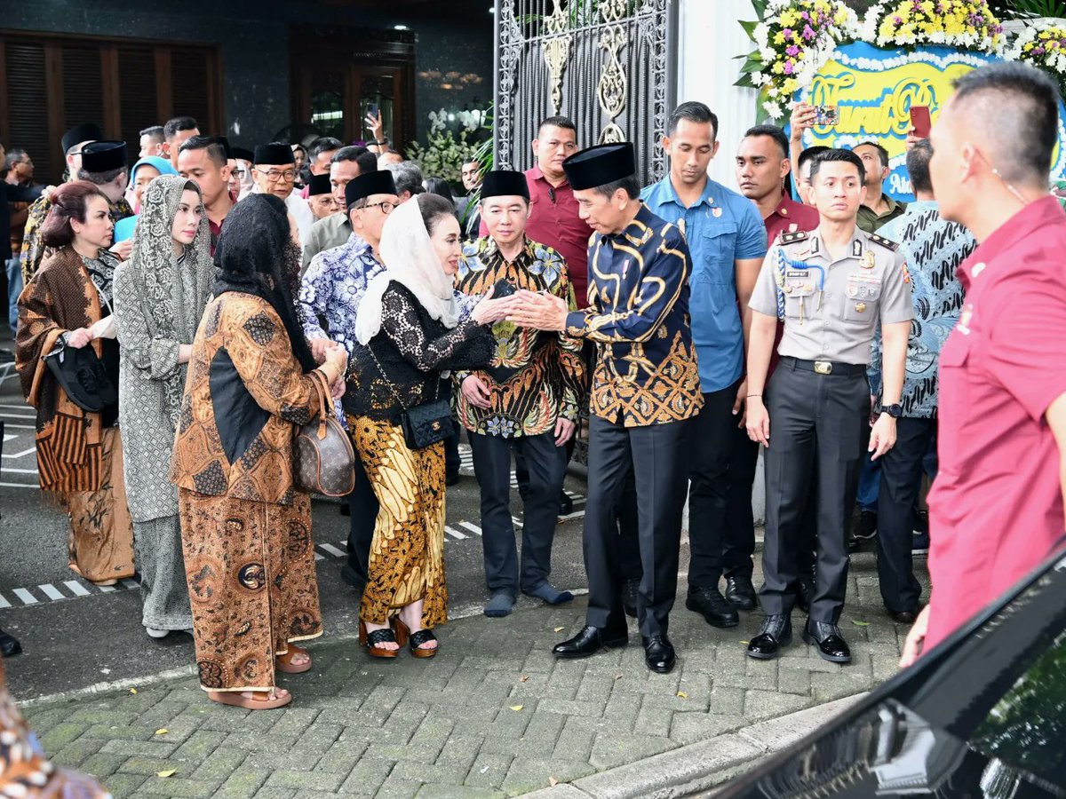 Turut berduka yang sedalamnya atas wafatnya Ibu Dr. BRA. Mooryati Soedibyo dalam usia 96 tahun, Rabu hari ini, 24 April 2024. Semoga keluarga, kerabat, serta sahabat yang ditinggalkan dapat ikhlas juga kuat hatinya. Terima kasih dan apresiasi yang setinggi-tingginya atas segala