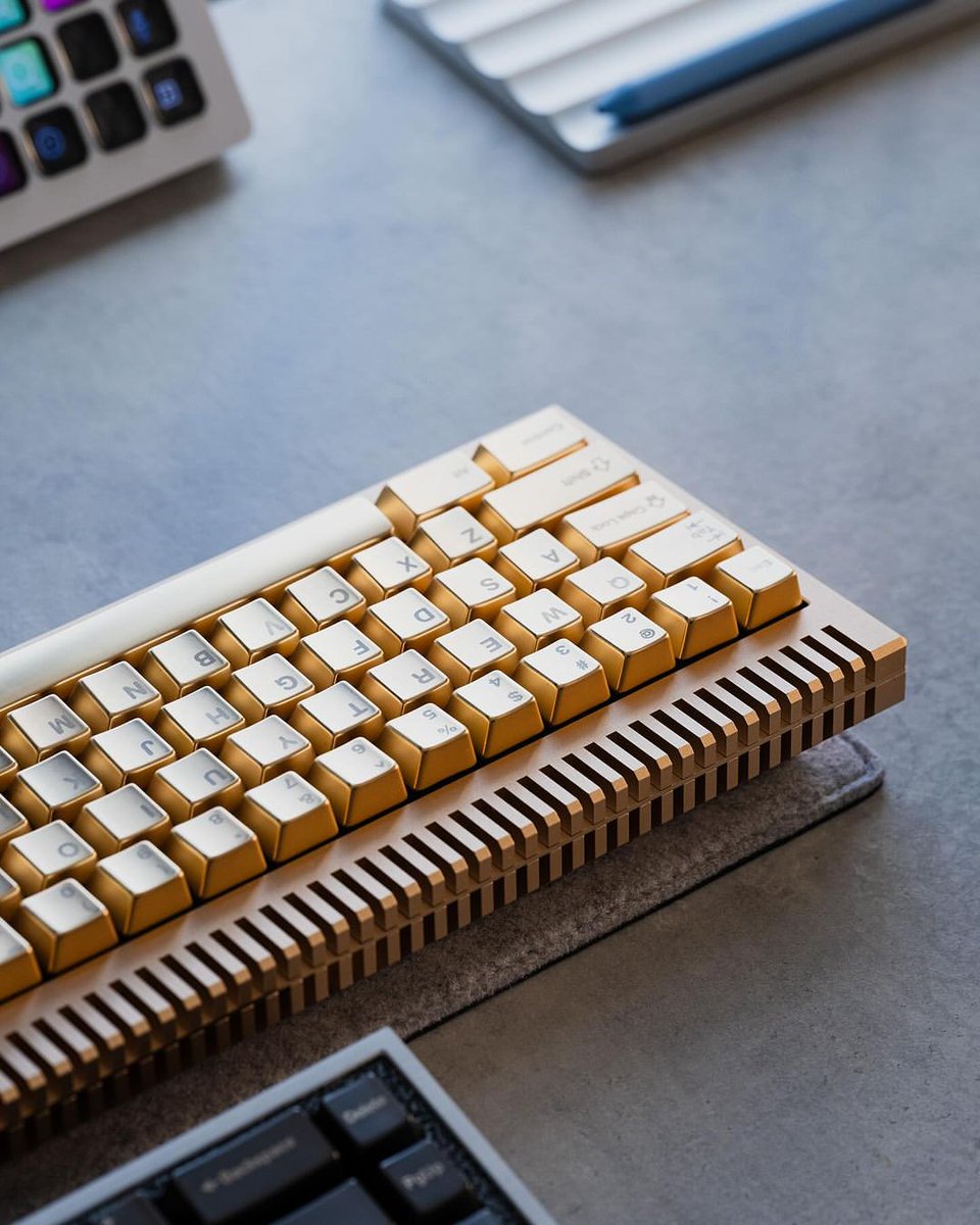 Vibing with Awekeys Full Metal Keycap Set Satin Gold & Ti-Black Special Edition with @alexotos
Keyboard: Thermal, Event Horizon
#metalkeycaps
#customkeyboards #customkeyboard #keeb #keebs #mechanicalkeyboard #battlestation #clack #thock #thwomp #thocky #clacky #thwompy #soundtest