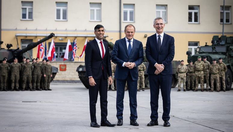 In Warsaw, NATO's Secretary General @jensstoltenberg praised the UK and Poland for their defence commitments and support for Ukraine He highlighted the UK’s new military aid package and planned defence spending increase. nato.int/cps/en/natohq/…