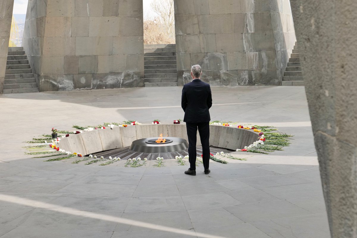 Il y a 109 ans, le génocide du peuple arménien a fait 1,5 million de morts. Les familles arméniennes portent dans leur chair le souvenir de ces morts. N'oublions pas notre devoir envers ce peuple martyr : défendre l'#Arménie quand les mêmes bourreaux cherchent à nouveau à