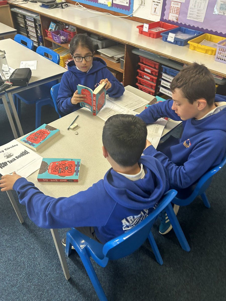 ArklestonSchool's tweet photo. A busy morning in base 7 as we choose our novel for our Reading Circles and plan for our next meeting. We were excited to listen to the different blurbs before choosing our books! #Readingschools #readingcircles 📚✨
@AttainRen https://t.co/iyvw7zCpyu