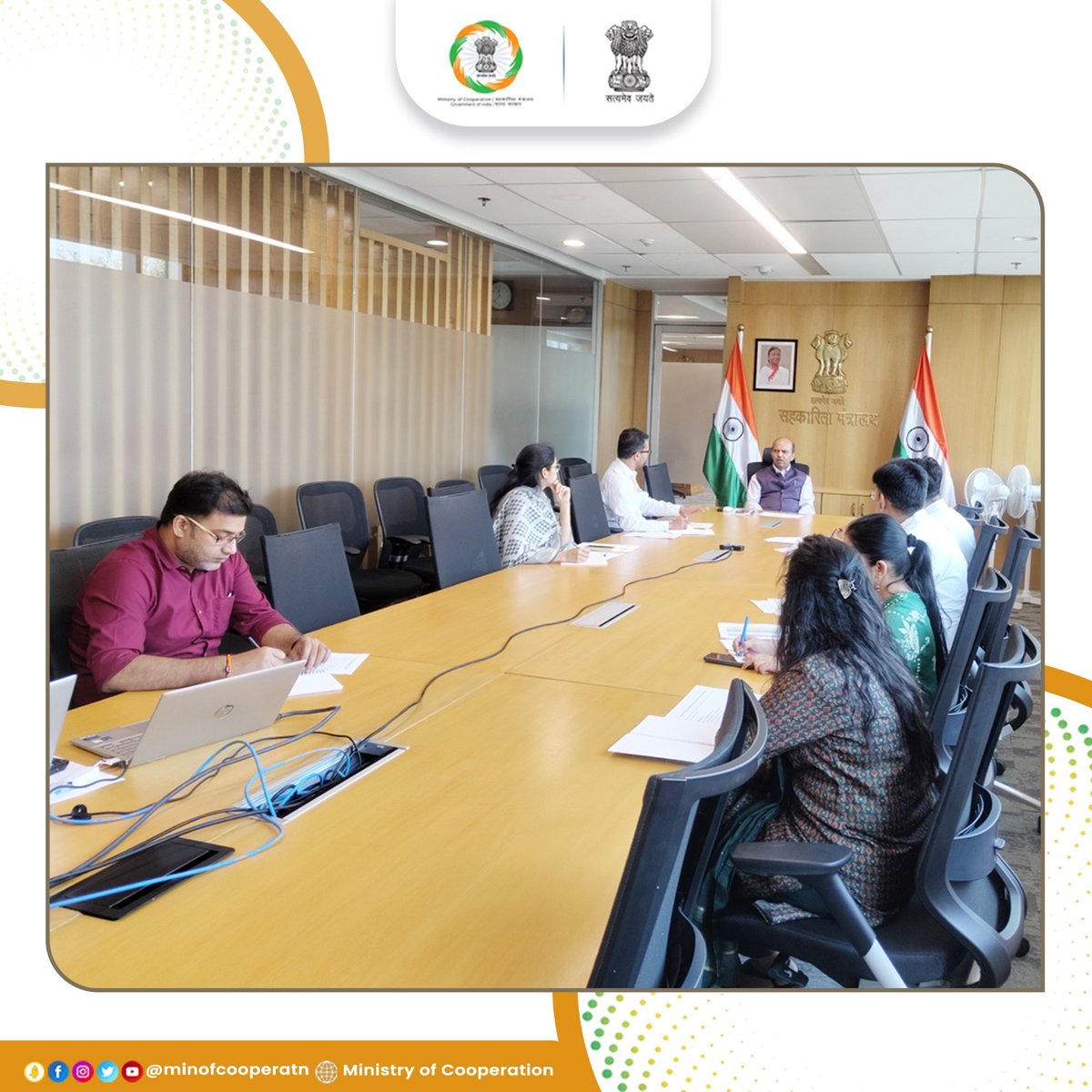 Today, Dr. Ashish Kumar Bhutani, Secretary, MoC, convened a meeting with the Project Management Unit (PMU) to review the progress of the implementation of world's largest grain storage plan in the cooperative sector.

#EmpoweringCooperatives #SahakarSeSamriddhi #Farmers #grain