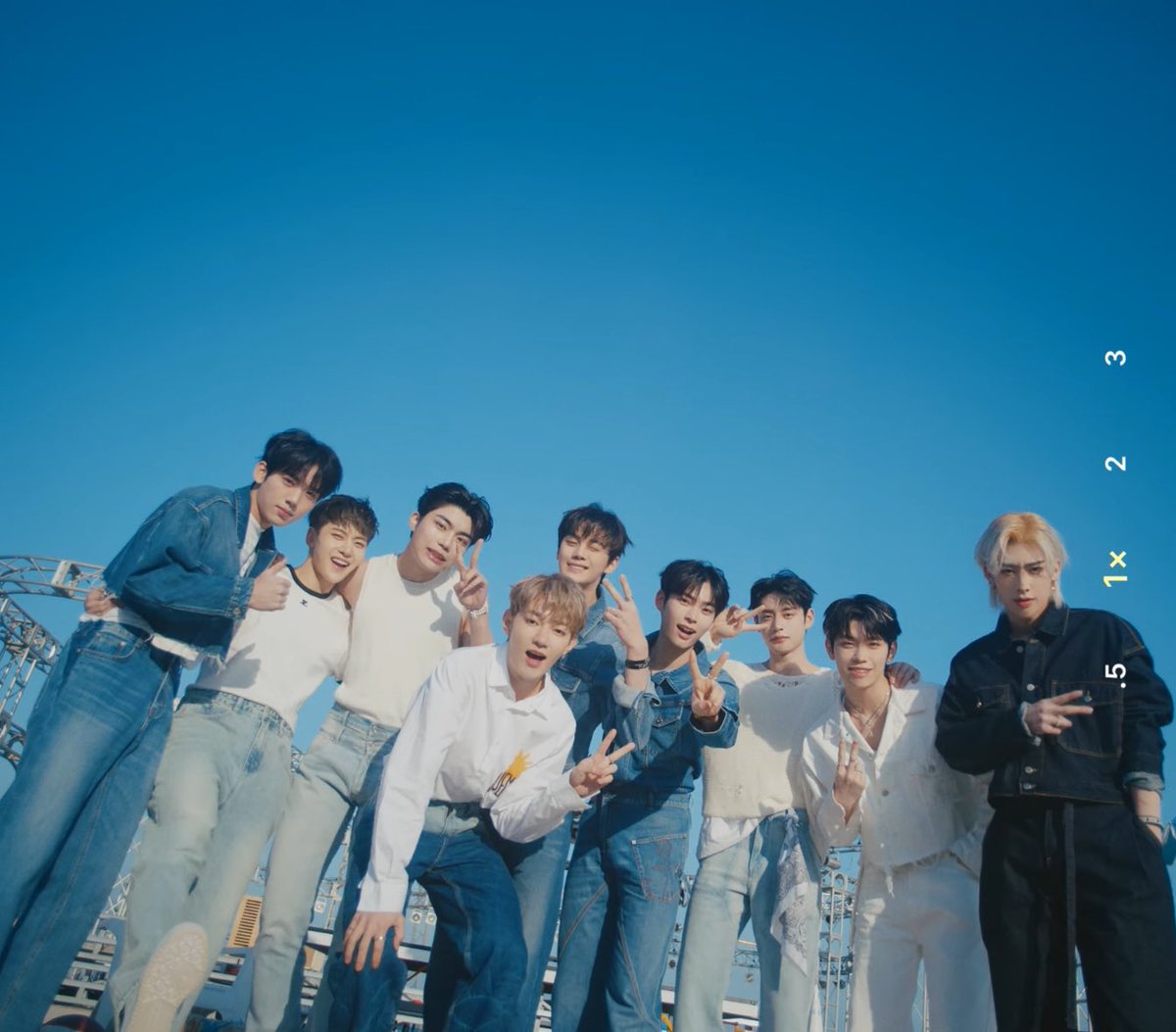 taeraezero's tweet photo. FAMILYBASEONE 😭😭😭😭😭 https://t.co/iHiZ0QptnA