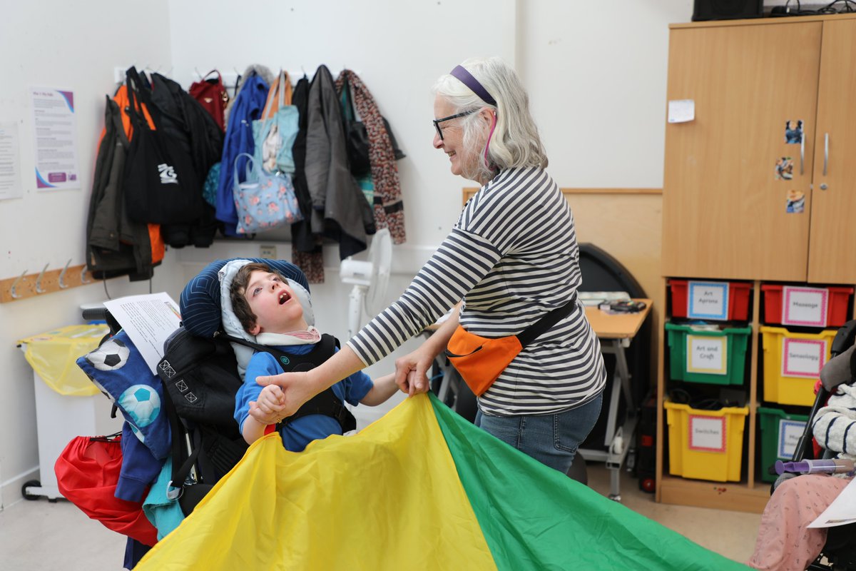 Our M2 class had the best time playing Parachute Games and singing along to find out how many frogs were left 🐸 The parachute is a great way of combining learning with fun! 1…2…3! What is your favourite classroom game? #ChaileyHeritageFdn #Parachute #Games #SchoolIsFun