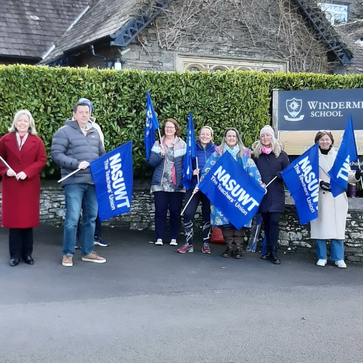 More picket lines to protect teacher pensions this morning 💪💪members at both Windermere School and Aurora Woodlands School are striking today, keep going everyone! #nasuwt #theteachersunion