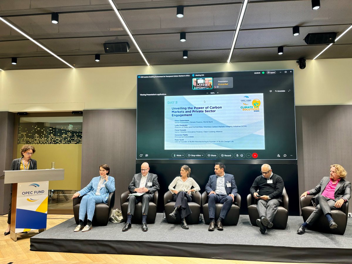 At today's “#CarbonMarkets & #PrivateSector Engagement” session, panelists from @WorldBank, @wearevcmi, @cleancooking, @BurnMfg, & Concordiste discussed the critical role of the private sector in establishing and scaling up quality carbon markets in the Global South. 🌐