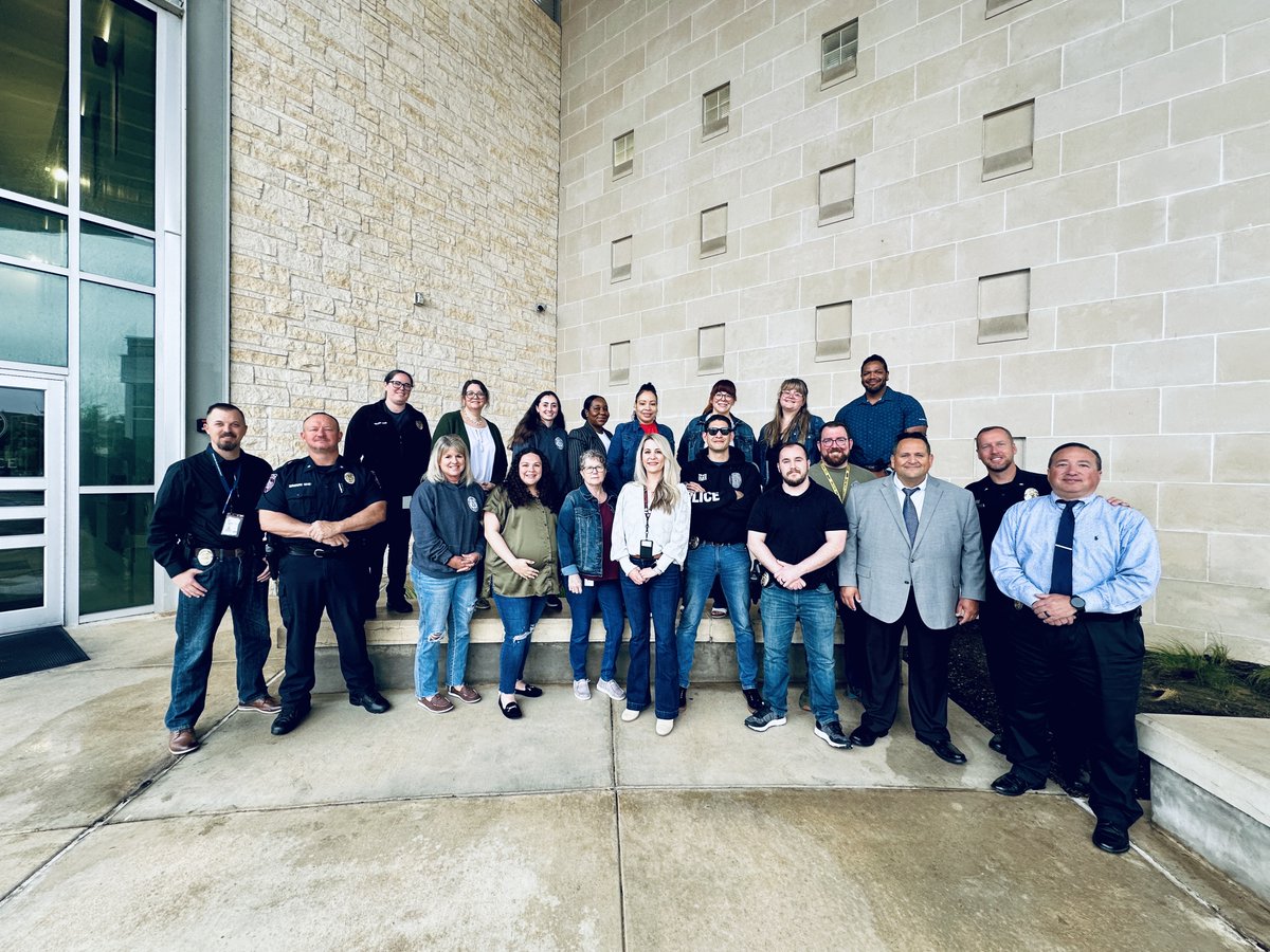 CedarParkPD's tweet photo. Today, we wear denim in solidarity with survivors of sexual violence.
👖👖👖👖👖
#DenimDay is a reminder to challenge victim-blaming attitudes, support survivors, and enforce consent.

🚫Because clothing is NOT consent🚫
#DenimDay #SupportSurvivors #EndSexualViolence https://t.co/md51H0JfIY