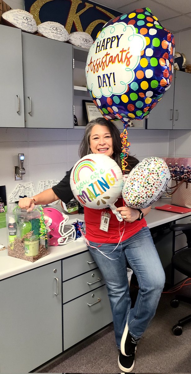 KCtigerathletic's tweet photo. Happy Administrative Assistant Day to our very own Mrs Bustamante! @KleinCollins Athletics appreciates EVERYTHING that you do! Scheduling , budgets, helping us with paperwork, cheering us on, lending an ear when needed &amp; so much more. THANK YOU! @KleinISDAth @KleinISD https://t.co/towmFhrFBC