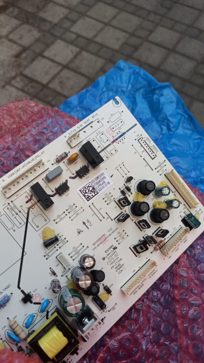 vikramAstudio's tweet photo. @GodrejAppliance The issue is resolved by changing some panel behind. 
How do I make sure it’s not a faulty piece. Within months of purchase this happened .. what if it happens again or just after the warranty expires ? 
I think a replacement will be better. 
Lot of money on food is already lost https://t.co/0IZfL8iZlB