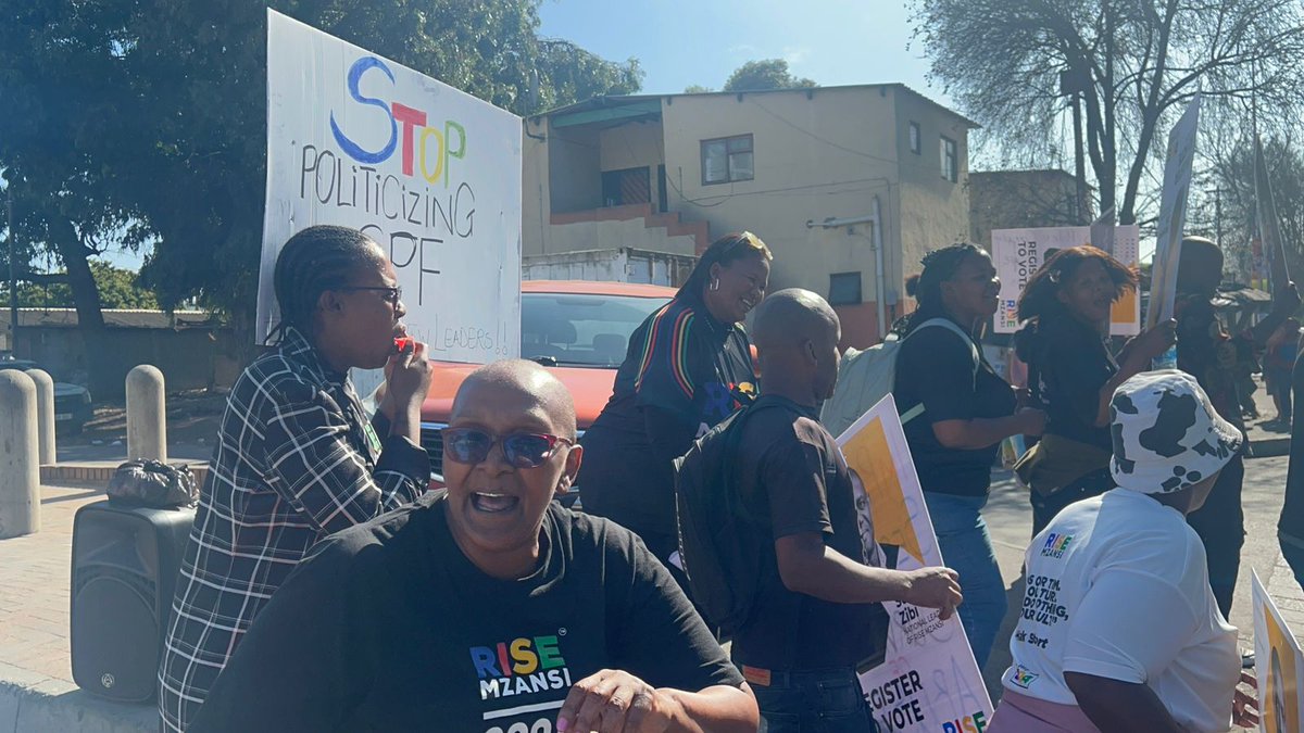A memorandum was delivered to Nyanga police station during a picket attended by organisers, volunteers, candidates, and @AxolileNotywala, Western Cape Premier Candidate.  

#AxolileForWCPremier #WeNeedNewLeaders