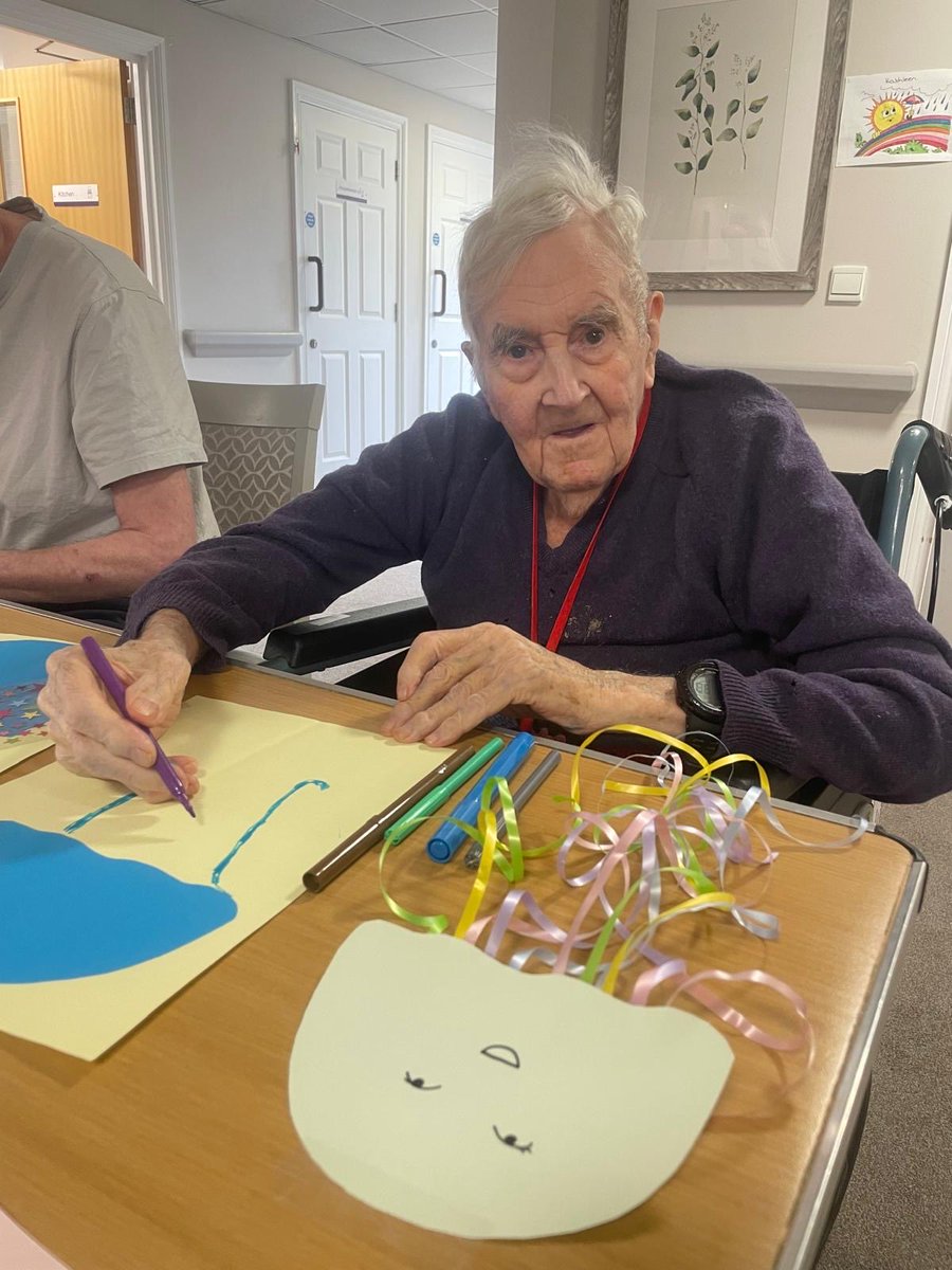 AhThameside's tweet photo. Lovely arts and crafts afternoon with Sophia. We have some budding artists! #artsandcrafts @AnchorLaterLife⁩ ⁦@Oldplparecool⁩ https://t.co/mEmGQll2Iy