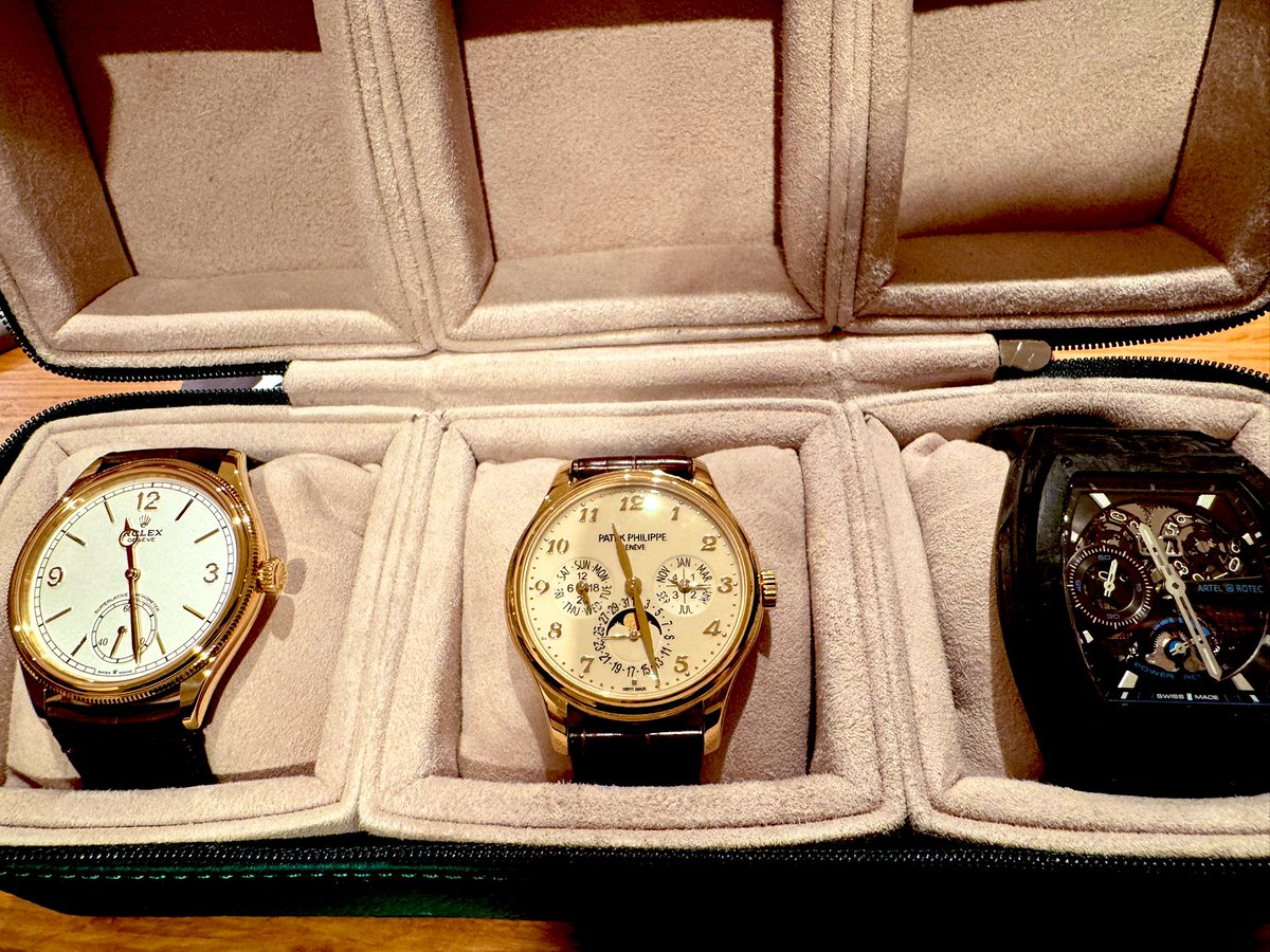 rechtwatch's tweet photo. 今日は満月🌕話題のウォッチキューブを購入したので収納してみました。ロレックスコーポレートカラー💚たまらんです!!3本入るしオフ会もはかどりそうです。artelrotecが普通に入ったからデカ厚時計も安心です😊
#クロノセオリー #chronotheory #watch #watchcube #腕時計 https://t.co/O49eQ0CKSv