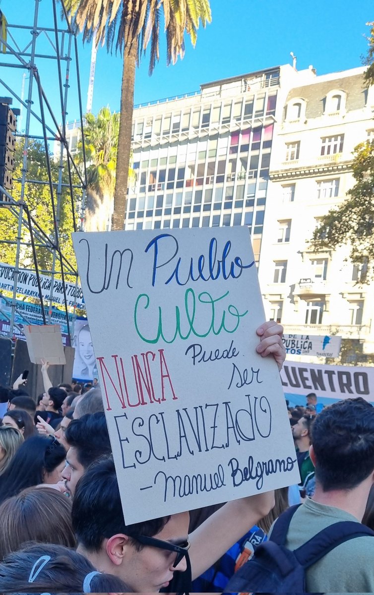 laurarojoyas's tweet photo. #UniversidadPublica #UniversidadPublicaYGratuita 
#EducacionPublicaSiempre https://t.co/ebAKQzc0TZ