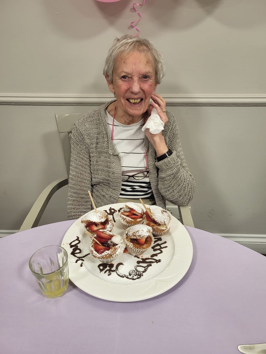 Happy birthday Jean! Amazing birthday cake ⁦<a href="/AnchorLaterLife/">Anchor</a>⁩ 😊😊