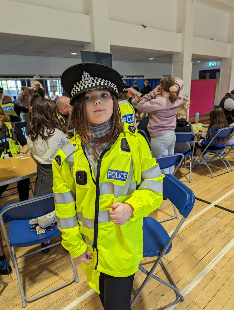 BroccoliWeeTree's tweet image. Professional Police officer reporting for duty! At today's careers fayre! 🚔👮🏼♀️⚖️💹
