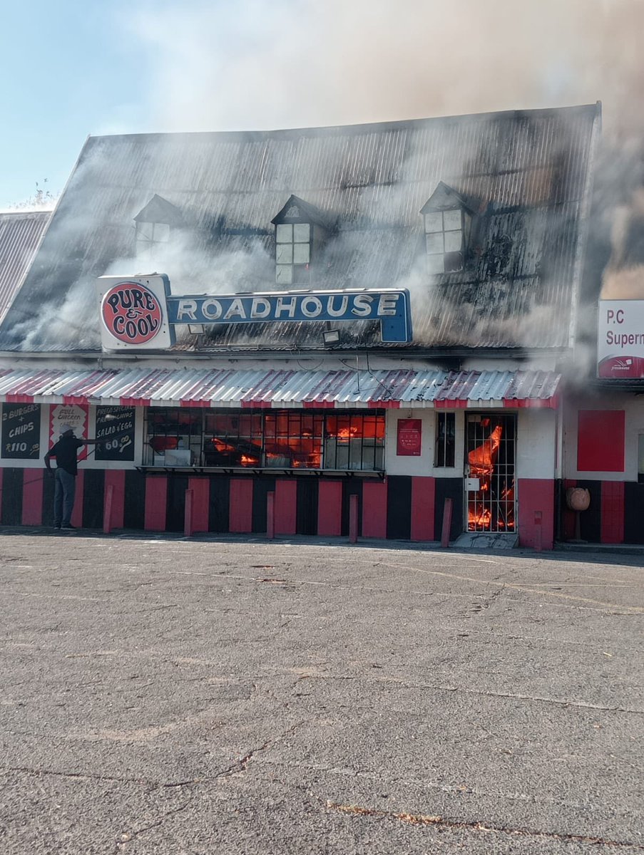 Our members are responding to a fire outbreak at the Pure & Cool Roadhouse, 25 Stanhope Road, Malvern East. 

For your safety and to facilitate emergency operations, steer clear of the vicinity. 

#VisionTactical #EmergencyResponse #FireSafety 🚒🔥