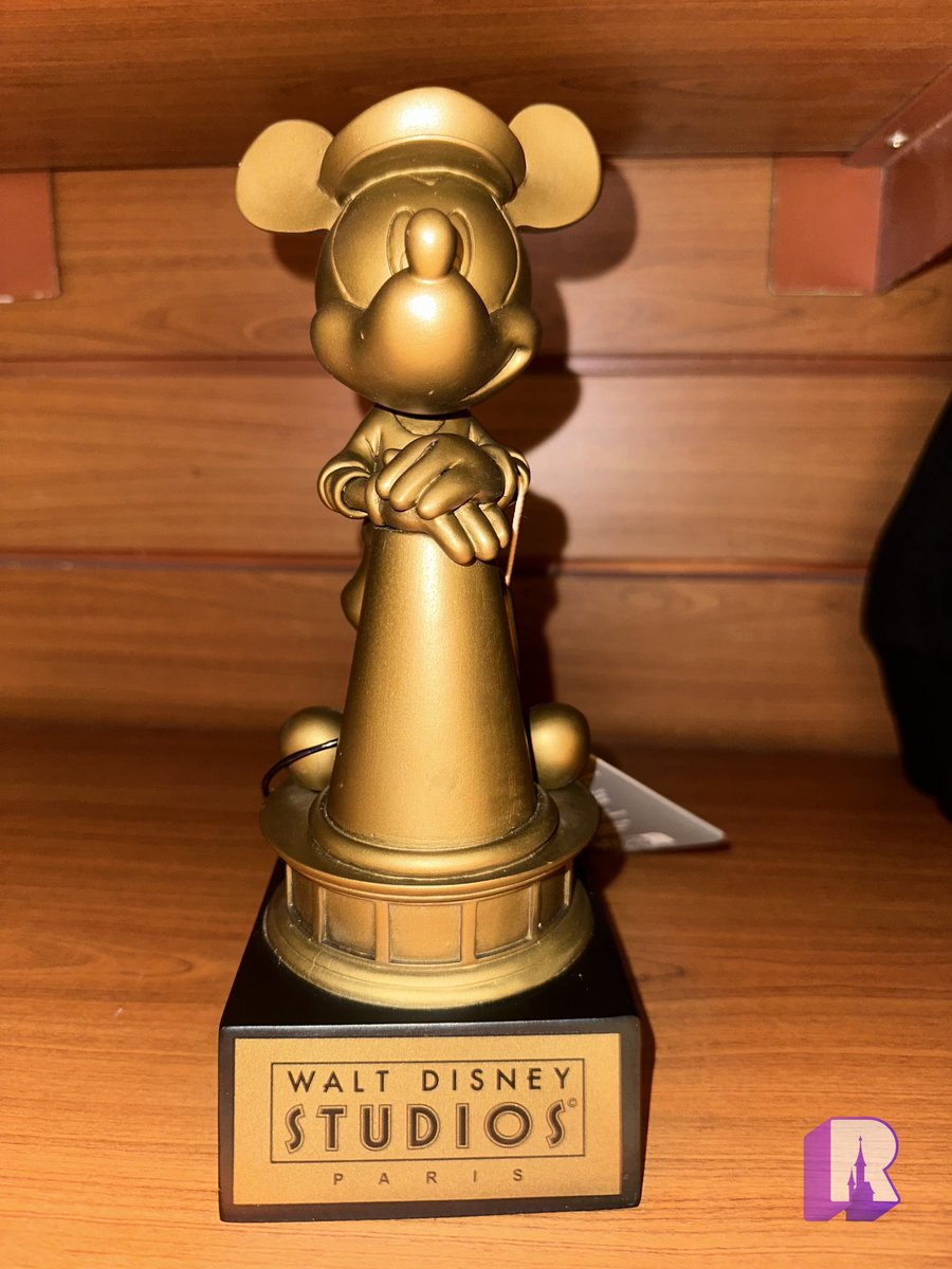 🛍 Stock up on Walt Disney Studios Park merchandise (although there’s still some time before the official name change to Disney Adventure World, but collections may not be re-edited), at Tower Gifts: