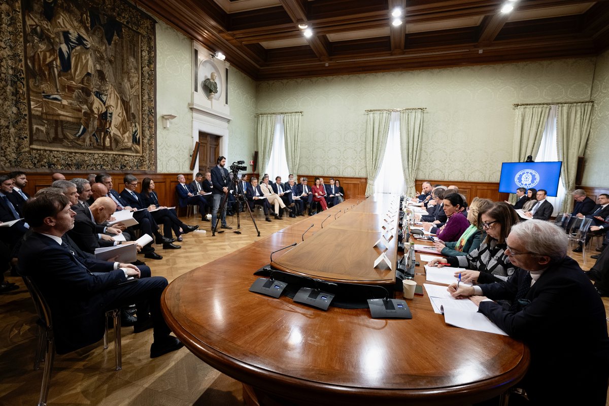 #PianoMattei AVSI partecipa alla seconda riunione della Cabina di regia a @Palazzo_Chigi, presieduta dal Vicepresidente del Consiglio @Antonio_Tajani. La Cabina coordinerà azioni e progetti per porre le basi di una nuova partnership alla pari tra Europa e #Africa.