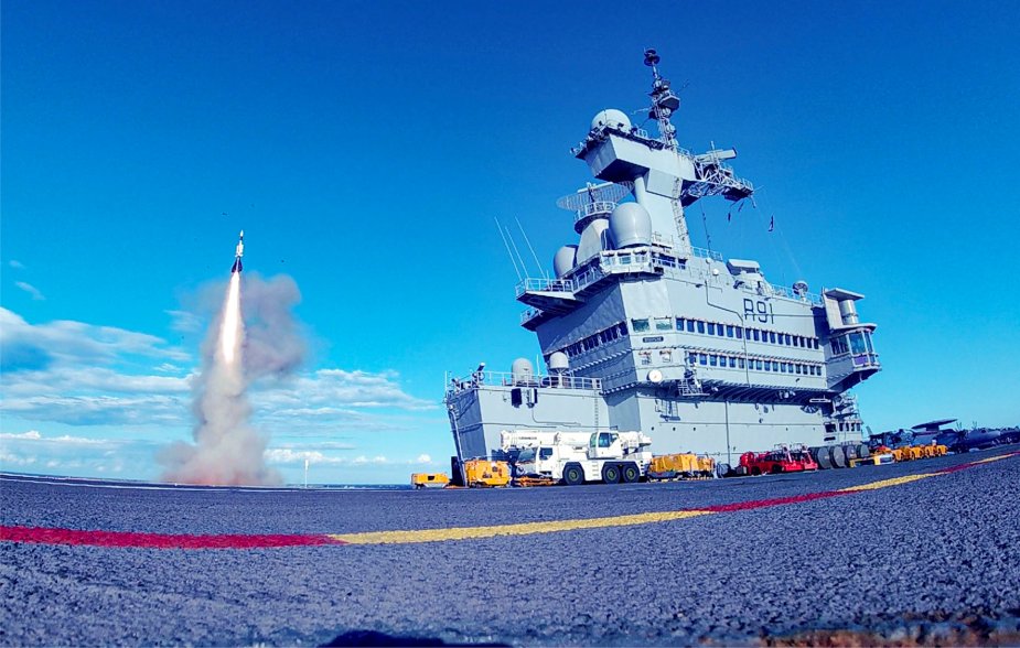 #French #aircraftcarrier #CharlesdeGaulle fires #Aster30 #Aster15 #missiles navyrecognition.com/index.php/nava…