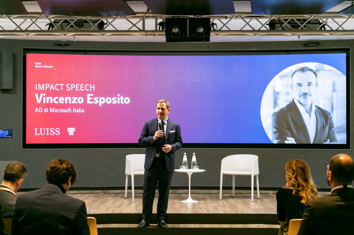 💡Vincenzo Esposito, AD di @microsoftitalia, è stato il protagonista dell'Impact Speech organizzato dal Luiss Chapter di Milano. Con i saluti iniziali del Presidente #LAN Daniele Pelli, l'evento è stato moderato da Silvia Sciorilli Borrelli, corrispondente del @FT a Milano