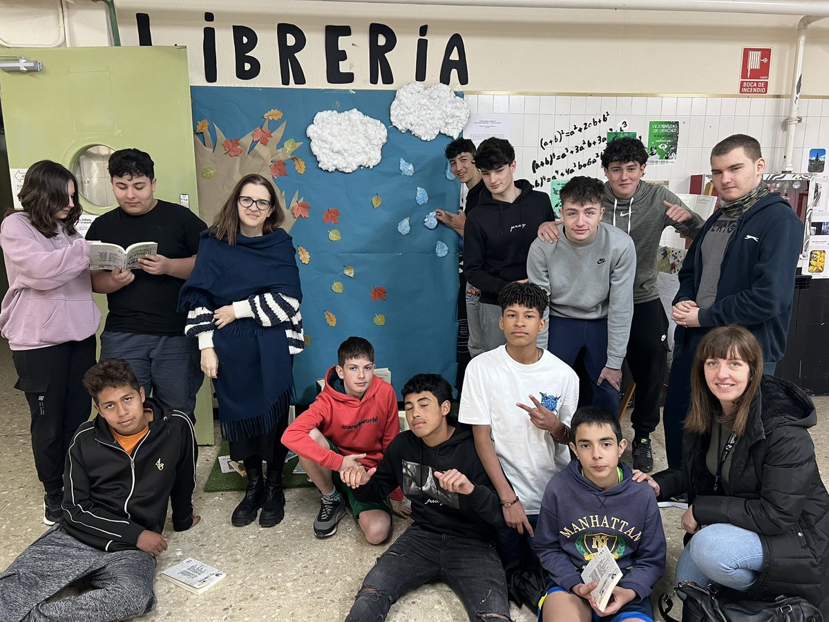 MadeinBleCua's tweet photo. El #desayunoliterario de hoy ha unido a #literaturauniveral y #1pai para compartir inquietudes con la dramaturga @gomezsouto1 Qué interesante hablar del proceso de escritura de “Solo una tarde” y conocer algo más de sus inquietudes sociales como escritora. ✍️ 👏👏👏 @InnovaEducAr https://t.co/oFm4MDveVU