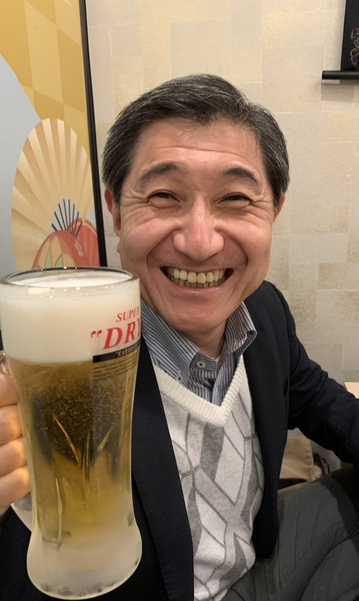 伝枝さんの会の打ち上げで楽しく飲んでます。一日お疲れ様でございました。