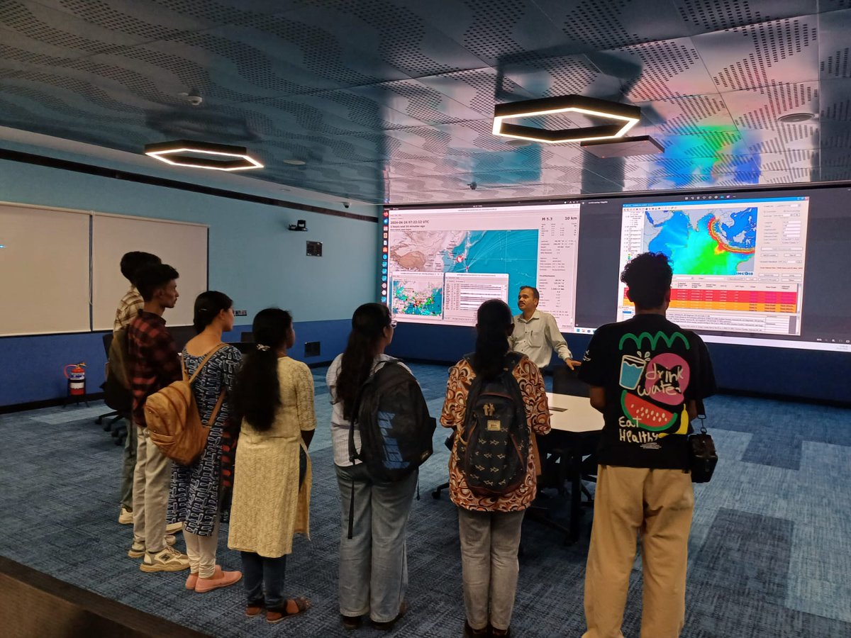 incoismoes's tweet photo. A batch of https://t.co/SekCIDzx6j. students from #CEOAS, University of Hyderabad visited #INCOISHyd, embracing hands-on learning and expanding their horizons in marine science & ecosystem dynamics for a deeper understanding of our Oceans.
#SynOPS #OceanScience #OceanLiteracy https://t.co/AzetcROGSp