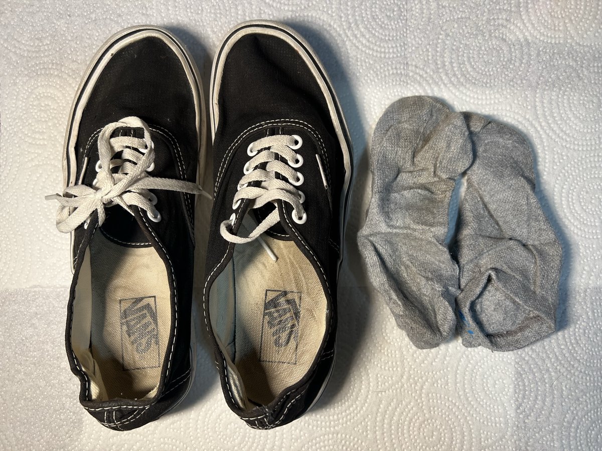 KutsuKunka's tweet photo. $150 well spent... 

#usedshoes #dirtyshoes #usedsocks #dirtysocks https://t.co/7giTmWiWDZ
