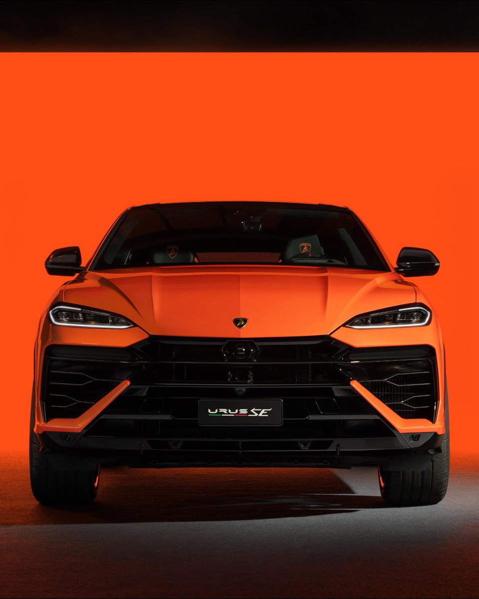 LamborghiniChel's tweet photo. The new Lamborghini Urus SE.

The first plug-in hybrid Super SUV. New design, 800 CV of pure power, over 60 km range in electric mode.

#Lamborghini #UrusSE #DareToLiveMore
__
The fuel consumption and emissions data are in the type of approval stage. https://t.co/04LKGr5vBR