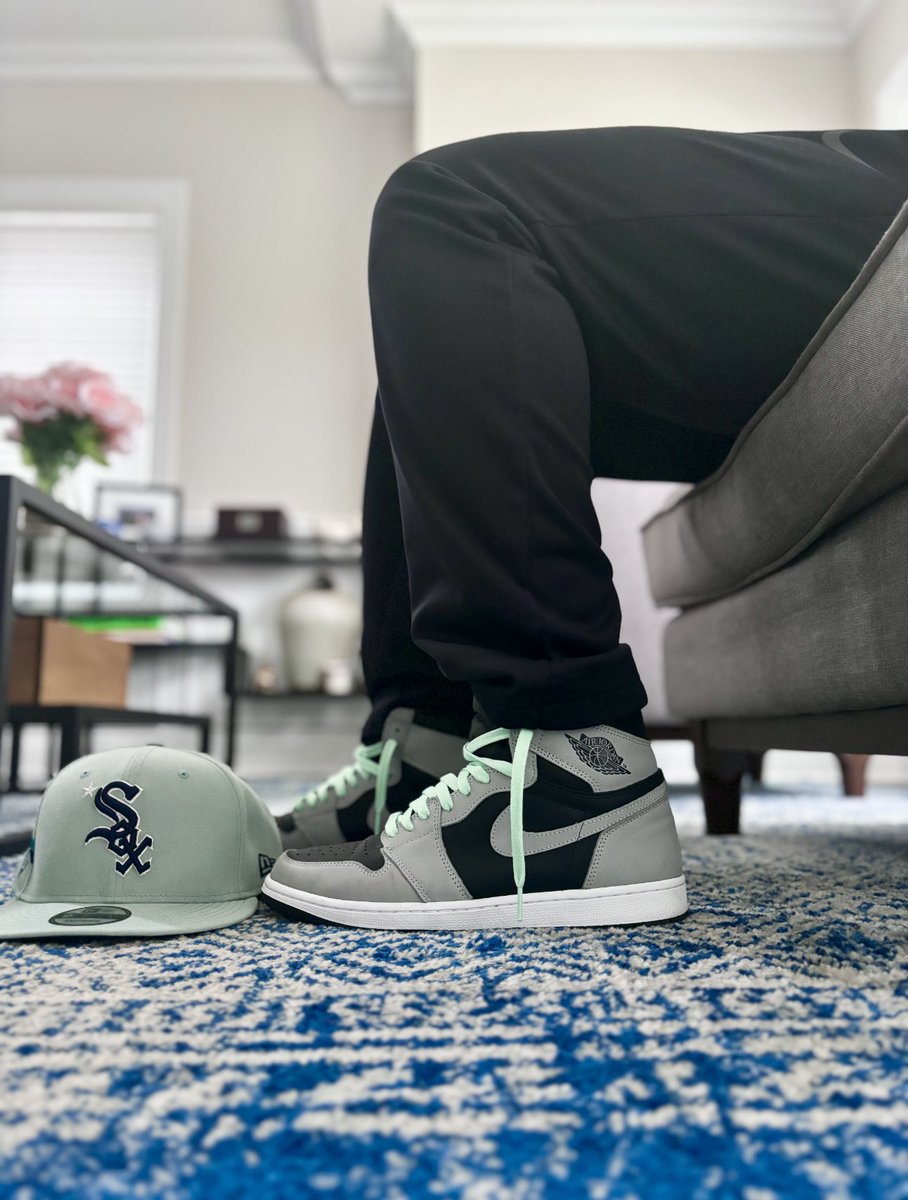 Happy Wednesday, Humpday or if you’re over the week already like me Monday #3. Let’s all get over the hump and get to Friday Eve. On feet Jordan 1 Shadow 2.0 #kotd #snkrs #snkrsliveheatingup #snkrskickcheck #sneakers #sneakeradmirals #sneakerhead #yourshoesaredope