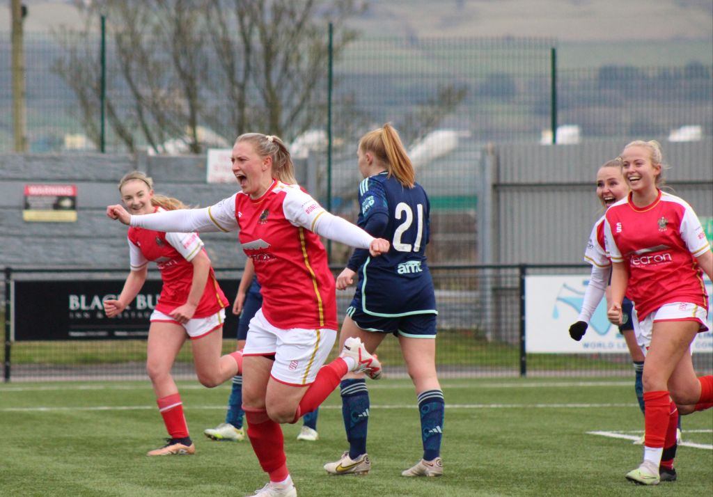 ▶️ Semi-Pro Salmonesses We are proud to announce from next season that our Ladies side will become a Semi-Professional Outfit. Full article: facebook.com/10006350542218… An exciting new chapter for Darwen FC Ladies begins over the summer #OneClub 🇦🇹