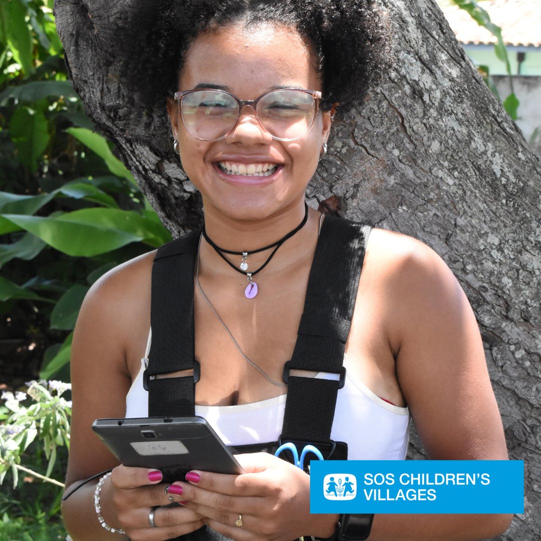 After participating in #YouthCan! by SOS Children's Villages, Raielle, an 18-year-old single mother from Lauro de Freitas, #Brazil, is now a sound technician at Neozhupa, a renowned organization that creates musical events across Europe Way to go Raielle! 👏👏👏