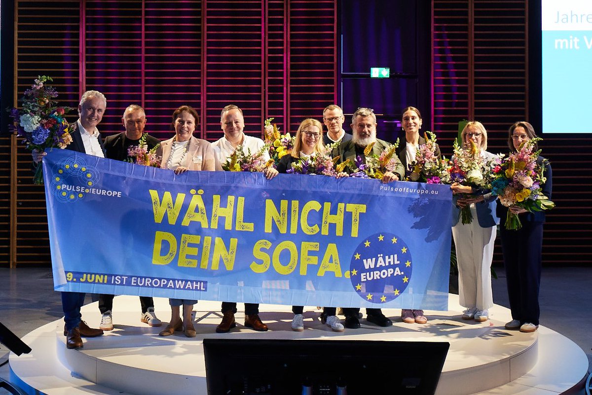 ✨#PulseofEurope ist mit dem #Meritum-Preis der 🇩🇪 Wirtschaft 24 ausgezeichnet worden! Der Preis ist mit 25.000 Euro dotiert. 

Das <a href="/Aktieninstitut/">Dt. Aktieninstitut</a> ehrt damit PoE für Stärkung der #EUDemocracy 🇪🇺🇩🇪 &amp; die #EuropaWahl-Kampagne.
👉europawahl.pulseofeurope.eu.
 
#VerteidigeDasHerzEuropa