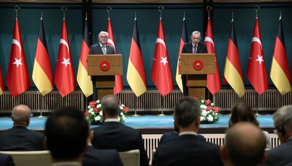 Almanya Cumhurbaşkanı Steinmeier ile Ortak Basın Toplantısı Yapan AKP'li Cumhurbaşkanı Erdoğan'dan İsrail ile Ticaret Sorusuna Yanıt: O İş Bitti 📌Netanyahu, sırf siyasi ömrünü uzatmak adına kendi vatandaşları dahil tüm bölgemizin güvenliğini tehlikeye atıyor.