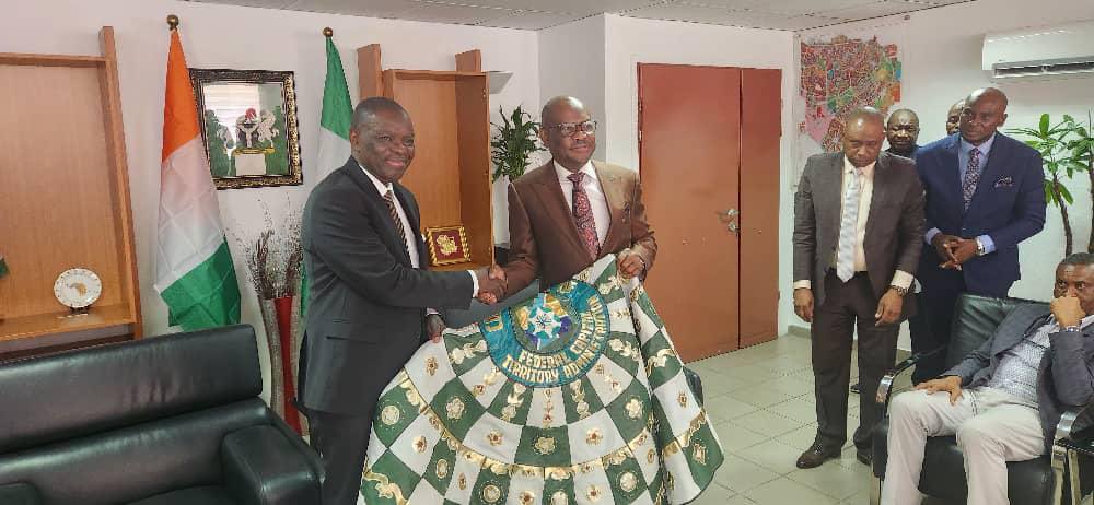 CoteAbuja's tweet photo. Son Excellence Monsieur TRAORE Kalilou,
Ambassadeur de Côte d'Ivoire au Nigeria a été reçu en audience, ce mercredi 24 avril 2024, par l‘Honorable  Ministre du Territoire de la capitale fédérale (FCT) du Nigéria, Monsieur Ezenwo Nyesom Wike. https://t.co/DYkqva4vTX