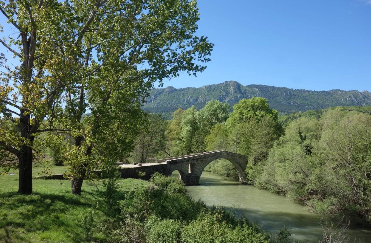 Πετρόκτιστη πεζογέφυρα του Ζιάκα Γρεβενών!!