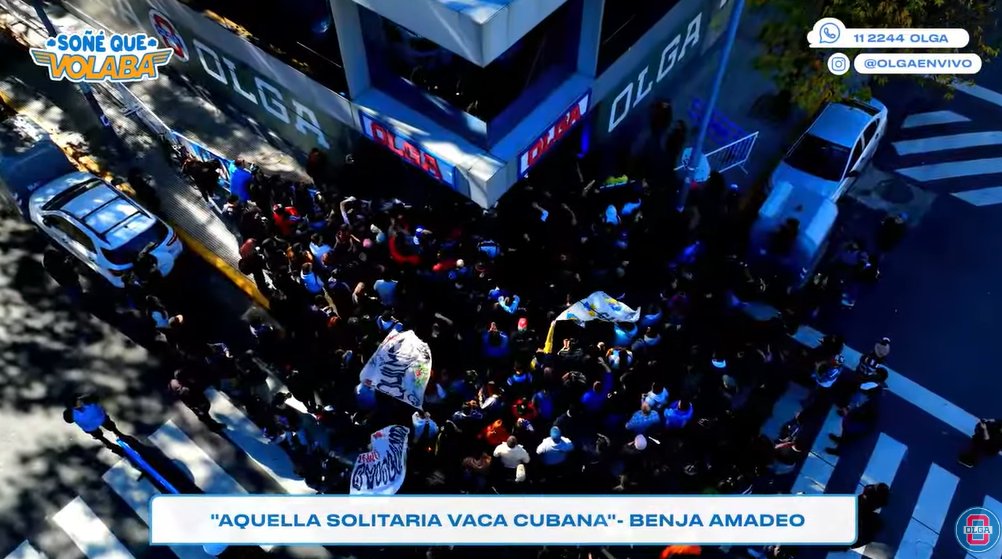 olgaenvivo's tweet photo. Redondos, Redondos, Redondos, Redondos no lo pienses más andate a tocar a la Luna, la Luna la vamo a copar. https://t.co/HOgfnwEk6x