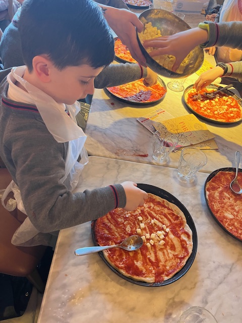 3DT had an amazing time at Pizza Express today. Lots of fun creating their tasty treat with a variety of toppings 🍕#WPSFun