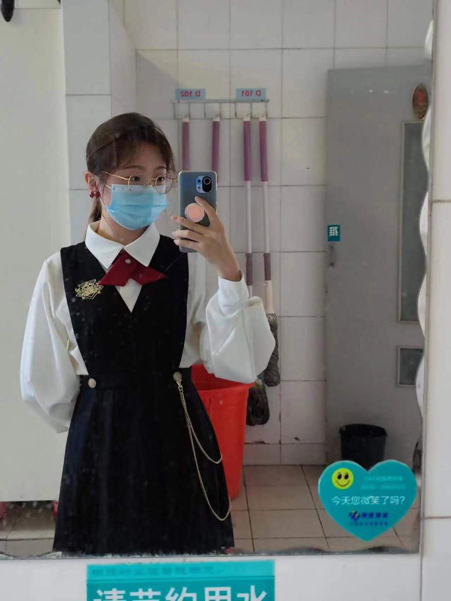 【网友投稿 No.725】规培医学生眼镜小姐姐 #眼镜娘 #眼镜妹 #投稿 #反差 #投稿曝光 #女友 #女友分享 #女友系列 #女同学 #女同事 https://t.co/RpxxNuQXg8