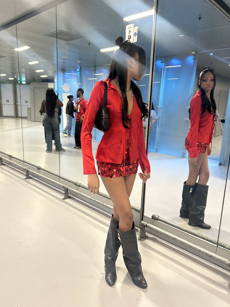 Jowannarpg's tweet photo. Lady in red. https://t.co/8LzUq3QlZ0