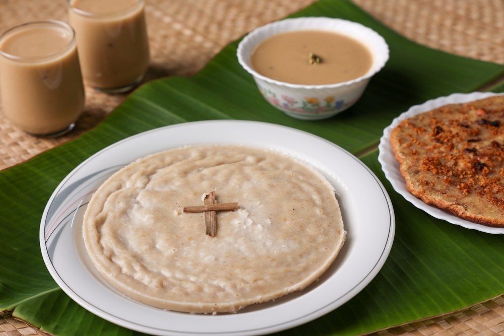 Pesaha appam is an unleavened bread that is served in homes on the occasion of Maundy Thursday. A batter made of rice flour is steamed and decorated with a cross. This is served with a jaggery and coconut milk sauce.
#MaundyThursday #PesahaAppam #Cuisine #KeralaTourism