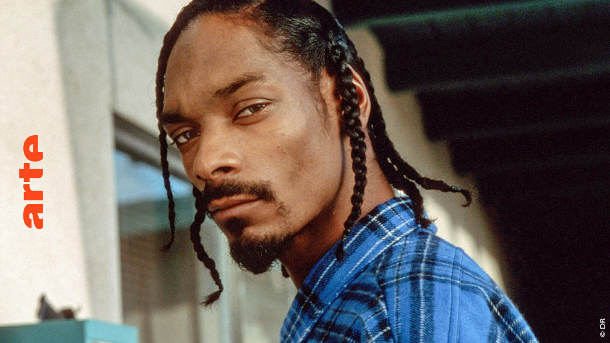 Son image de gangster, son style nonchalant et sa personnalité ont ouvert à #SnoopDogg les portes du #rap. Sur @ARTEfr le 31.05, retour sur trois décennies d’une carrière enflammée. #Musique ➡ tinyurl.com/s29mxzan