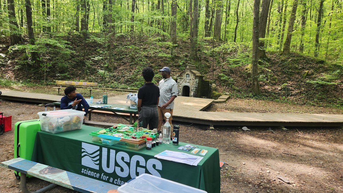 USGS_SAWSC's tweet image. USGS SAWSC had a great time at Cascade Springs Nature Preserve stream cleanup with the West Atlanta Watershed Aliance Urban Forest Fest! We showed participants how contaminants can enter our waterways using our landscape model. 📸 Debbie Gordon #EveryDayIsEarthDay🌎