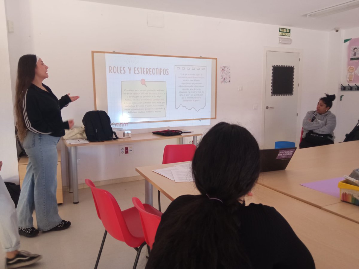 Taller: roles y estereotipos d género en los #talleresmaternales @redlacorta a través #CaixaProInfancia @FundlaCaixa.
Este taller forma parte del proyecto #TransformaT, financiado con cargos a los créditos recibidos por @IgualdadGob  #ContraLaViolenciadeGenero @malaga