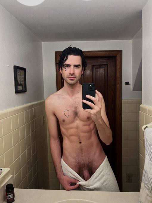 Pre and post morning shower https://t.co/yohK8bMF4N