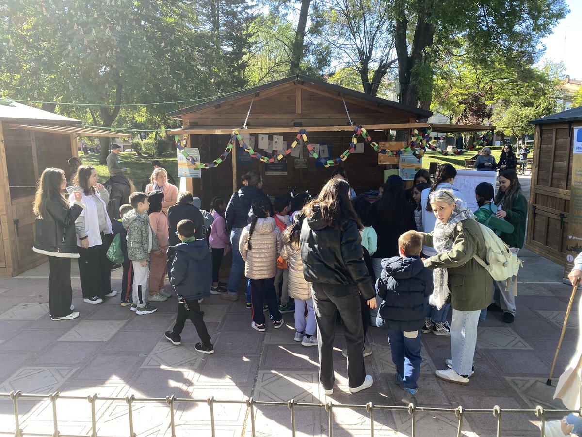 otcUAH's tweet photo. Disfrutando de la Feria de la Ciencia de Guadalajara gracias a los investigadores y alumnos de la @UAHes ⚡️

‘La ciencia enfermera nos enseña a cuidarnos y cuidar de otros’ @GsMontse @CuestaLozano 

‘¿Cómo investigamos el agua?’ @hmluah https://t.co/be4Ex7rwUr